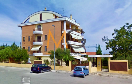 Appartamento 3 camere al piano terra con giardino privativo